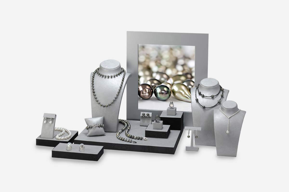 Displays for presenting goods at the POS